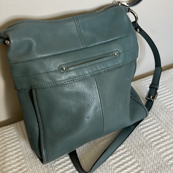 B Makowsky leather crossbody purse - Picture 8 of 17